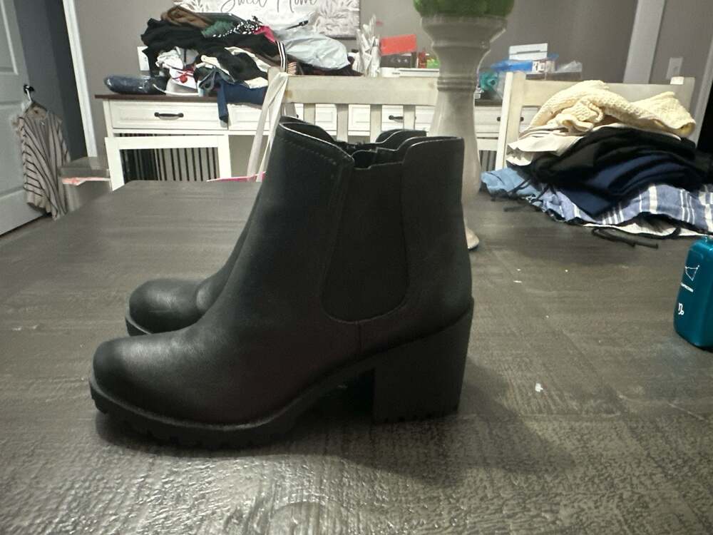 Sun + Stone Morghan Black Lug Sole Ankle Boots Size 9.5M